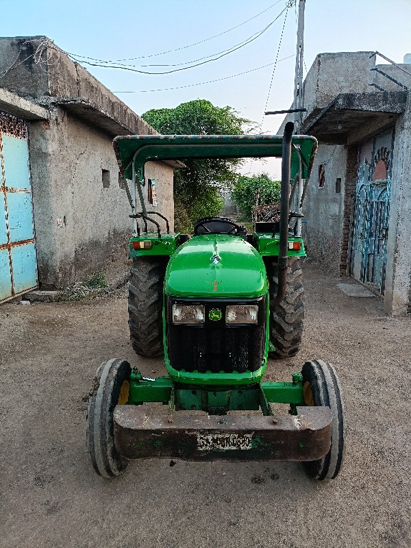 John Deere 5038...