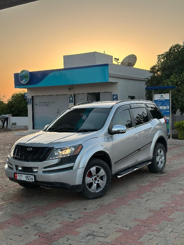 xuv 500w8