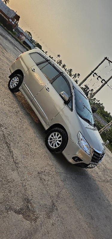 Toyota Innova v