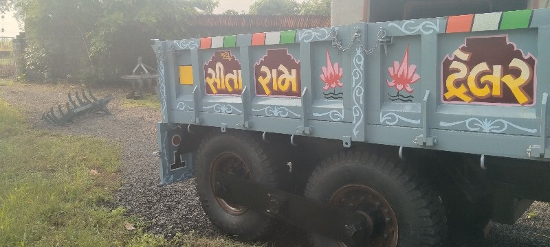 ટેલર વેચવાનું છ...