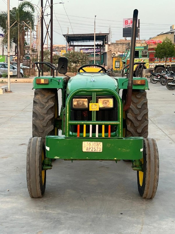 John Deere 5038...