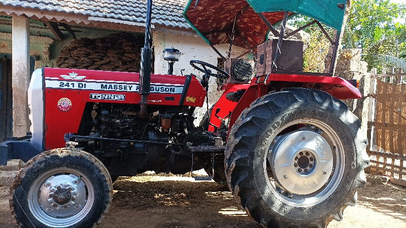 Massey 241 ટ્રે...