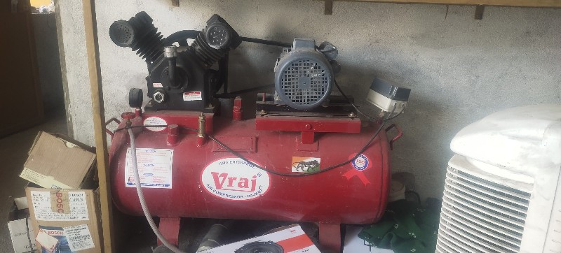 AIR COMPRESSOR