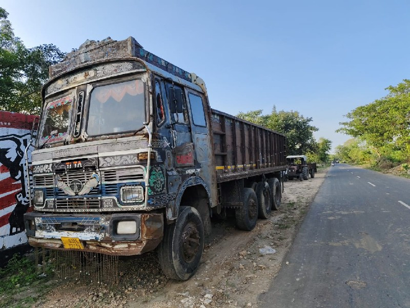 12 ટાયર ટ્રક