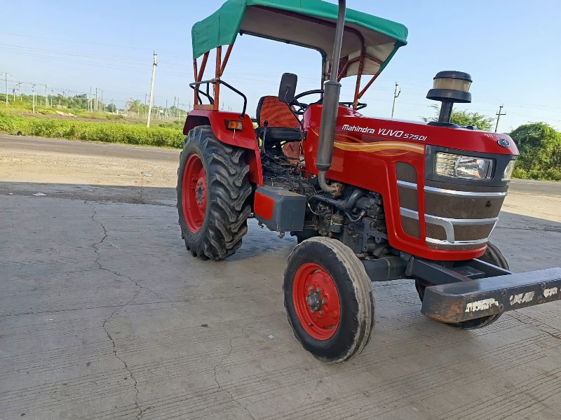 MAHINDRA YUVO 5...