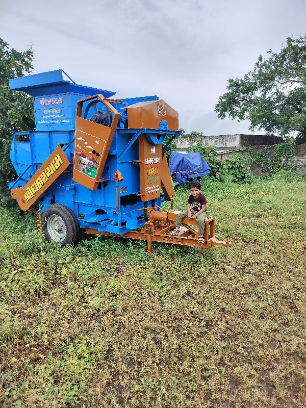 હલર= સિંગ કાઢવા...