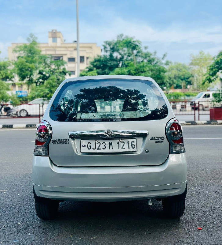 મોડલ  11