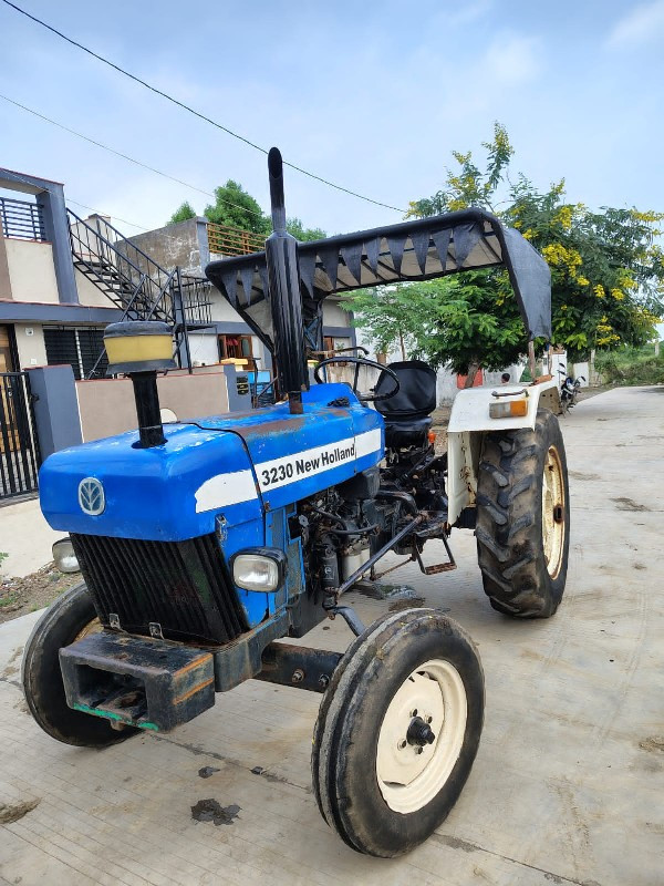 New Holland 323...