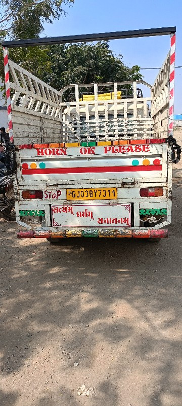 બોલેરો મેક્સી ટ...