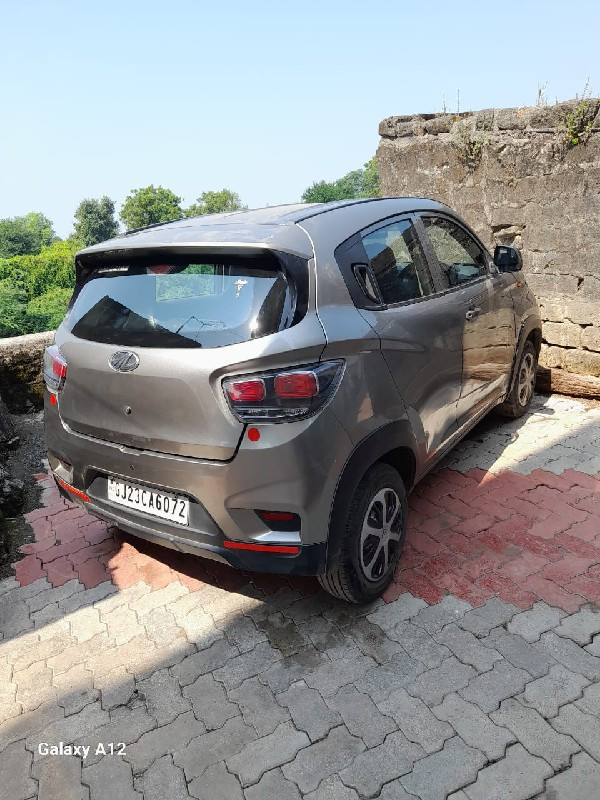 kuv100 petrol C...