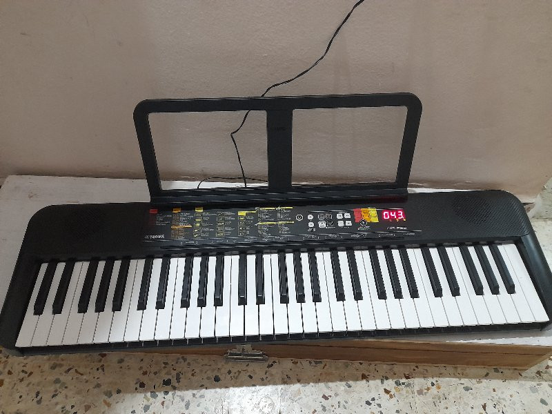 YAMAHA KEYBOARD...