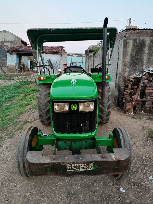 John Deere 5038...