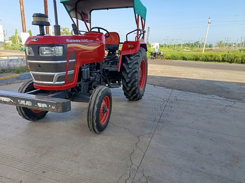 MAHINDRA YUVO 5...