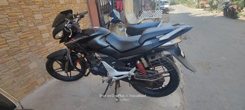 Hero honda CBZ...