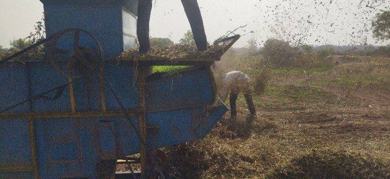 જંયત નુહલર છે