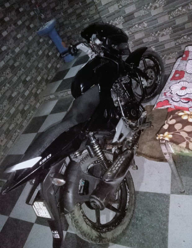 Bajaj Pulsar ve...