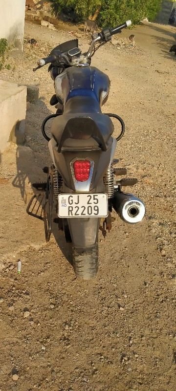 Bajaj V15 Vikra...