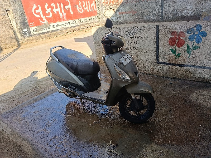 scooty vechavan...