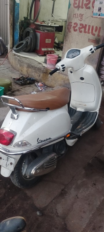 Vespa ગાડી  વેચ...