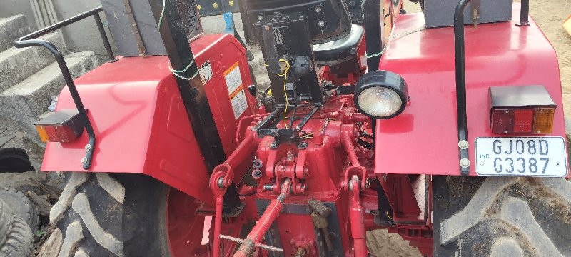 mahindra 585 di...