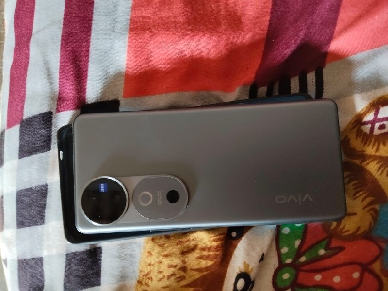 Vivo v40 8 128