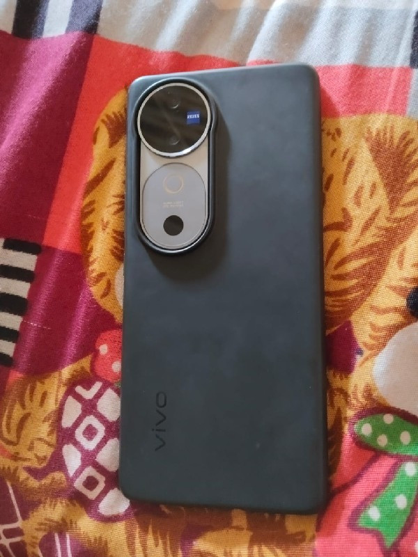 Vivo v40 8 128