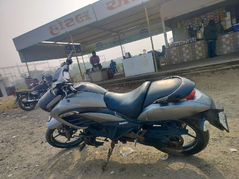 Suzuki intruder