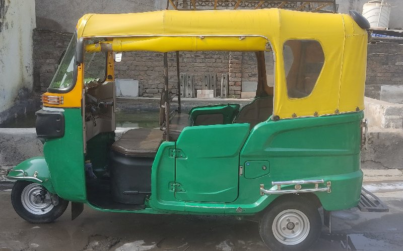 cng riksha maxi...