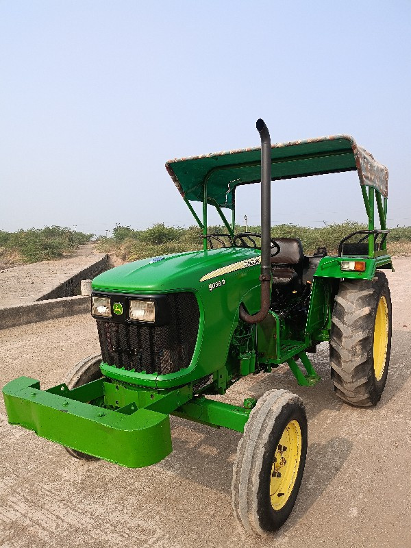 John Deere 5038...