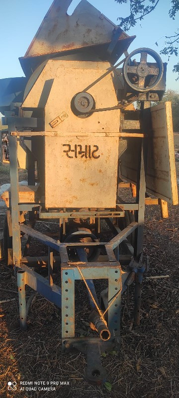 સમ્રાટ  થ્રેસર...