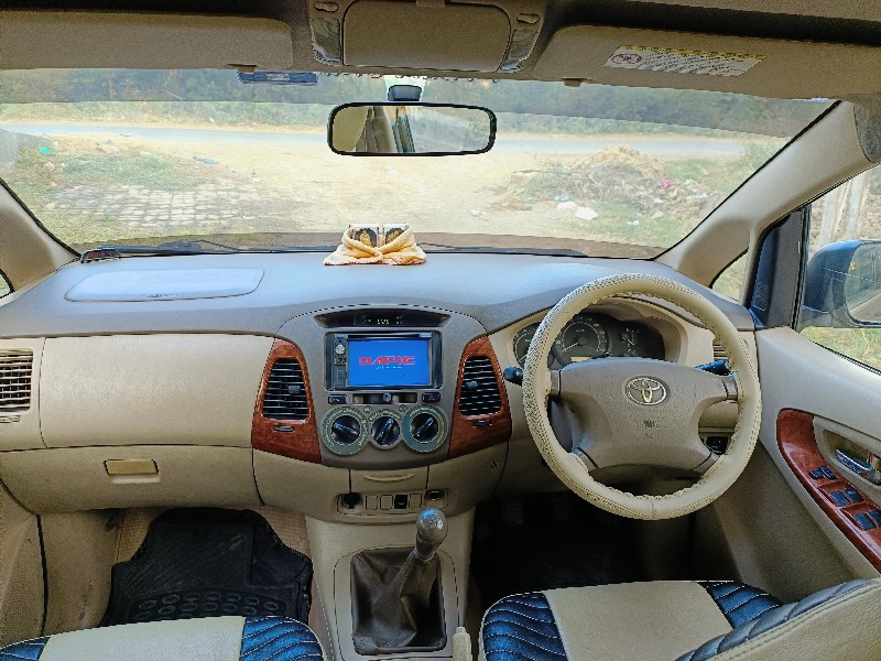 TOYOTA INNOVA