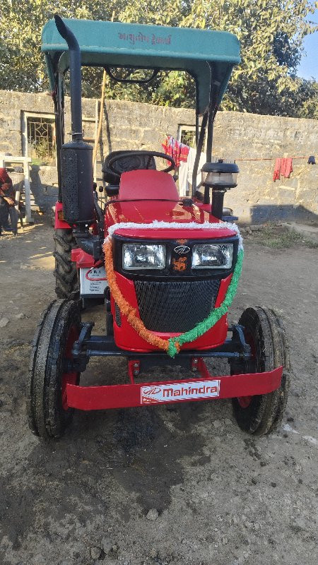 Mahindra Yuvara...