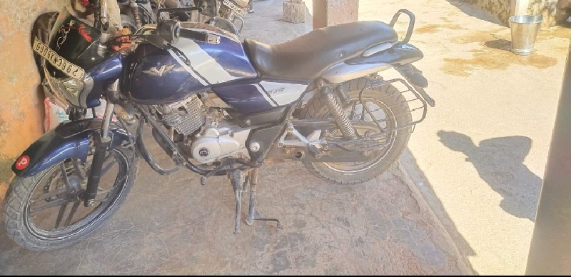 V15 Bajaj