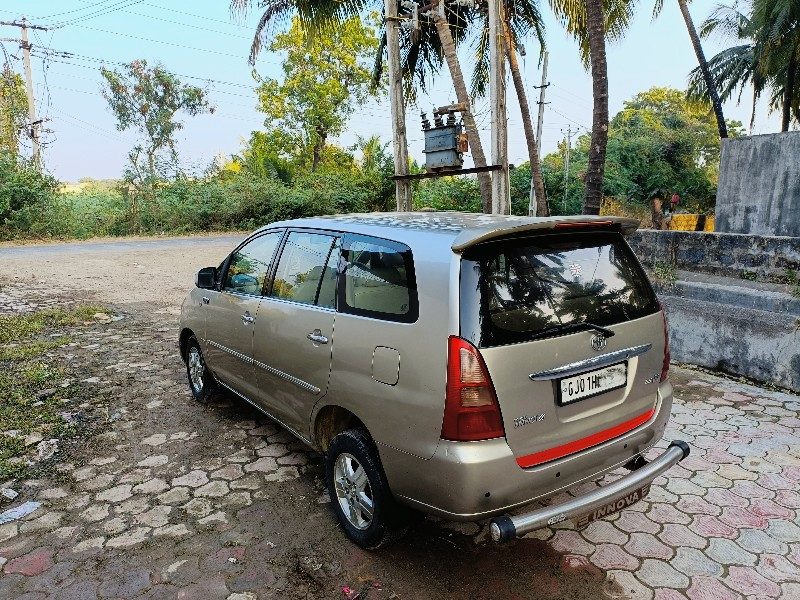 TOYOTA INNOVA