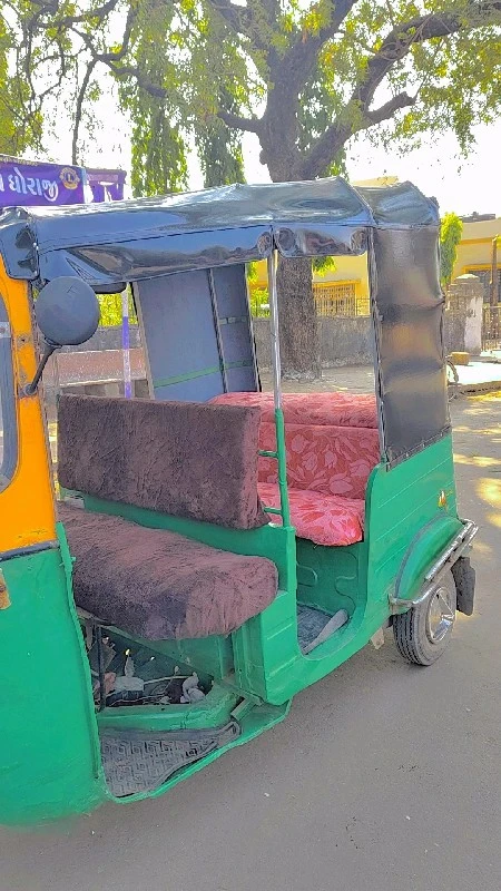 cng riksha 8320...