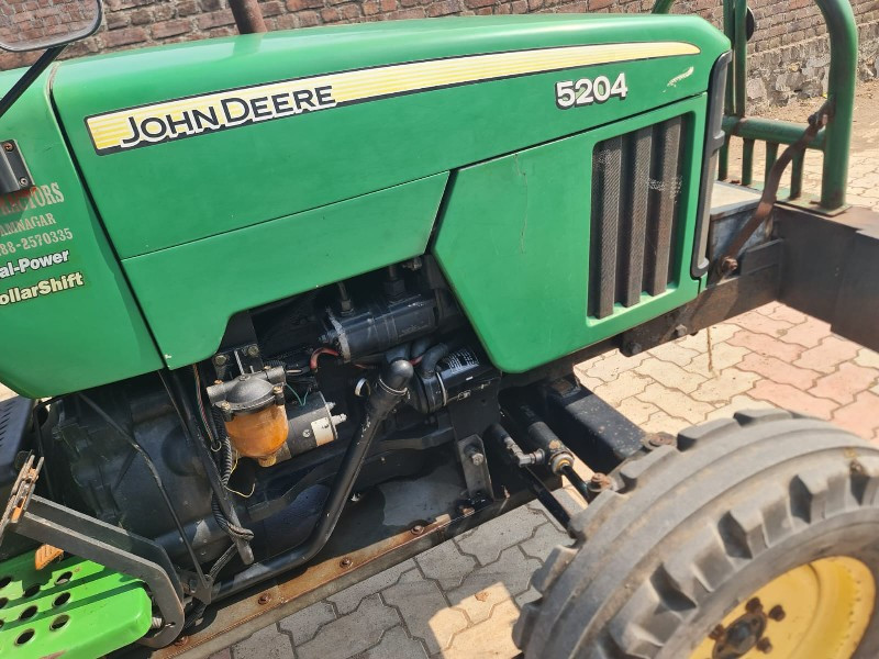 John deere 5204...