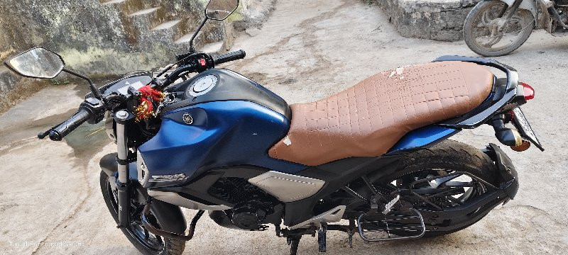 Yamaha FZ versi...