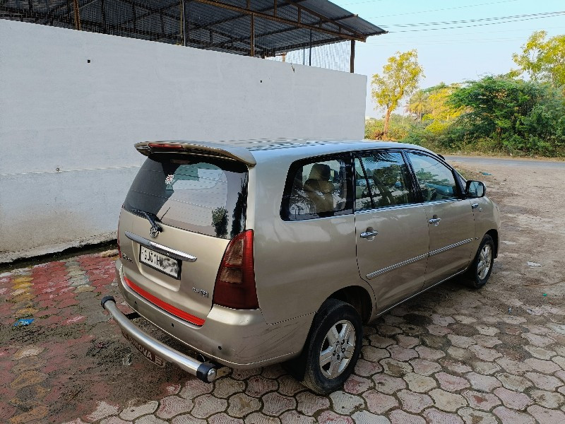 TOYOTA INNOVA