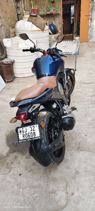 Yamaha FZ versi...