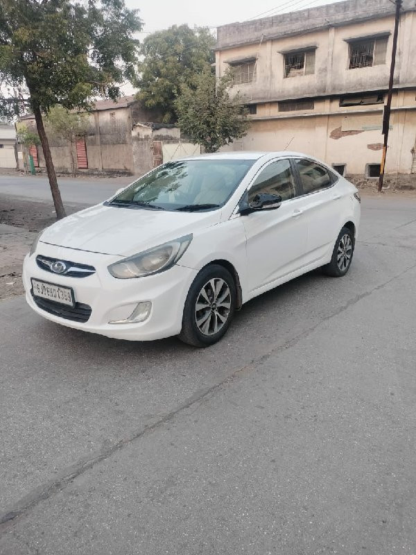 Hyundai Verna 1...