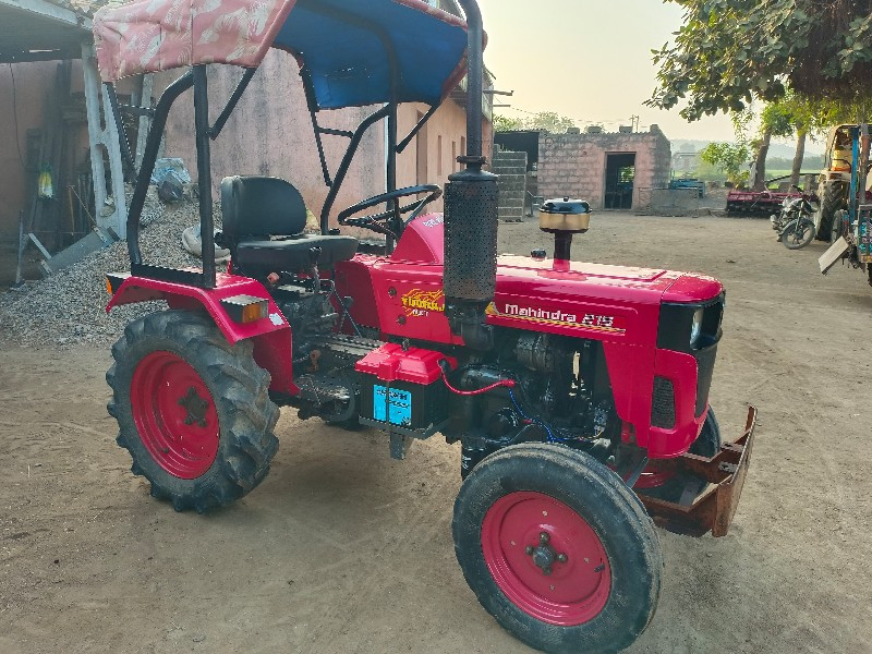 mahindra 215 yu...