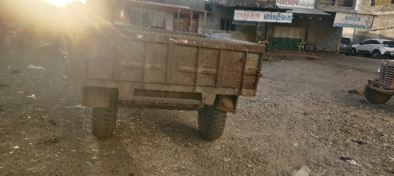 Mahindra 275