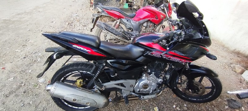 Pulsar 220