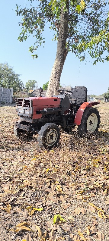 મિત્સુબીશી ટ્રે...