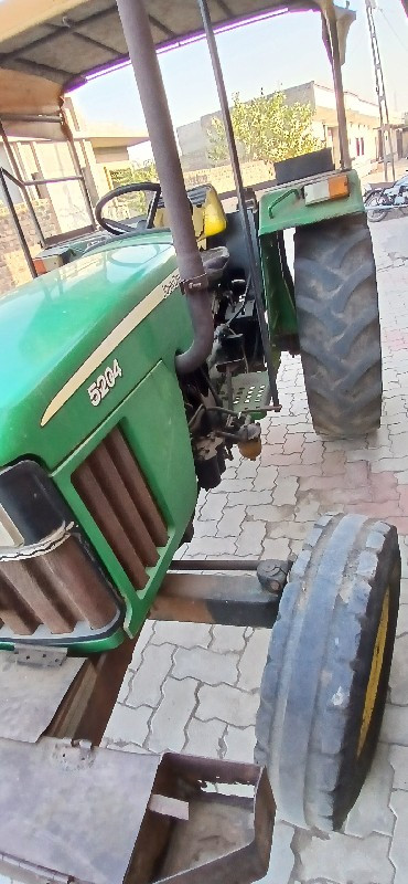 John deere 5204...