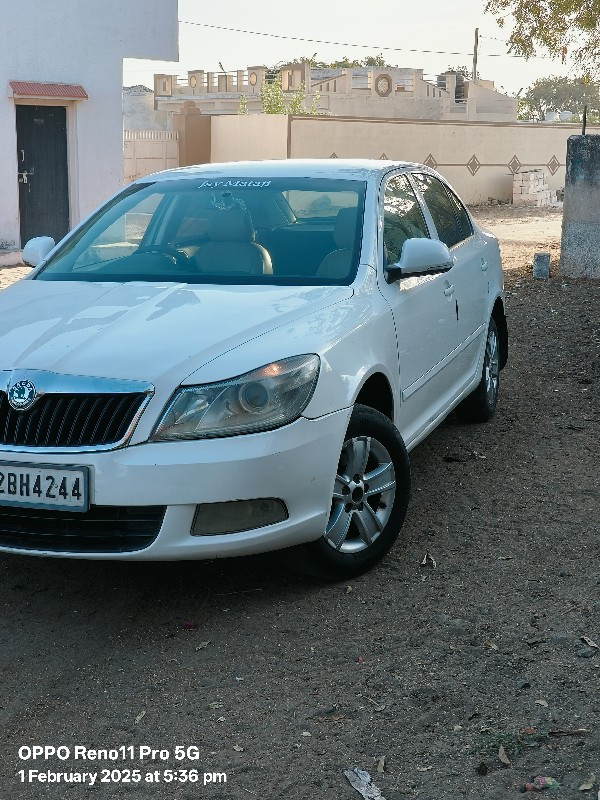 skoda Laura 201...