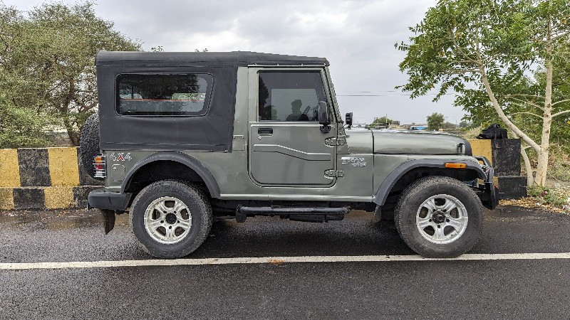 mahindra thar 4...