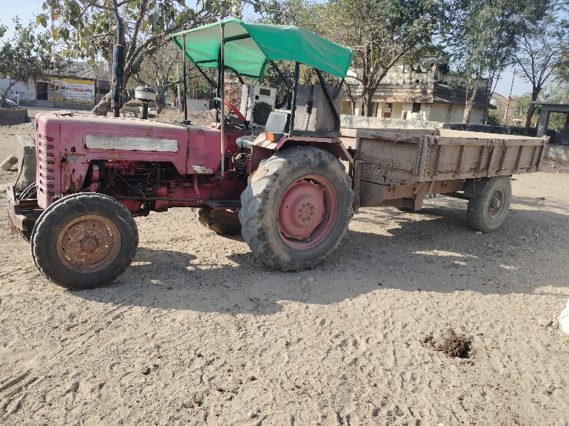 tractor trolley