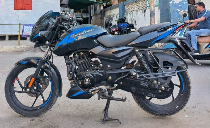 BAJAJ PULSAR 12...