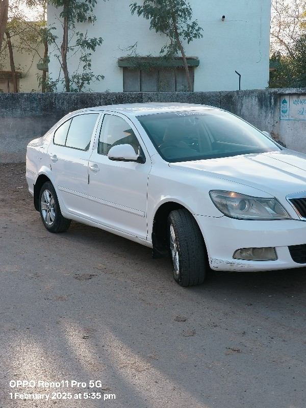 skoda Laura 201...